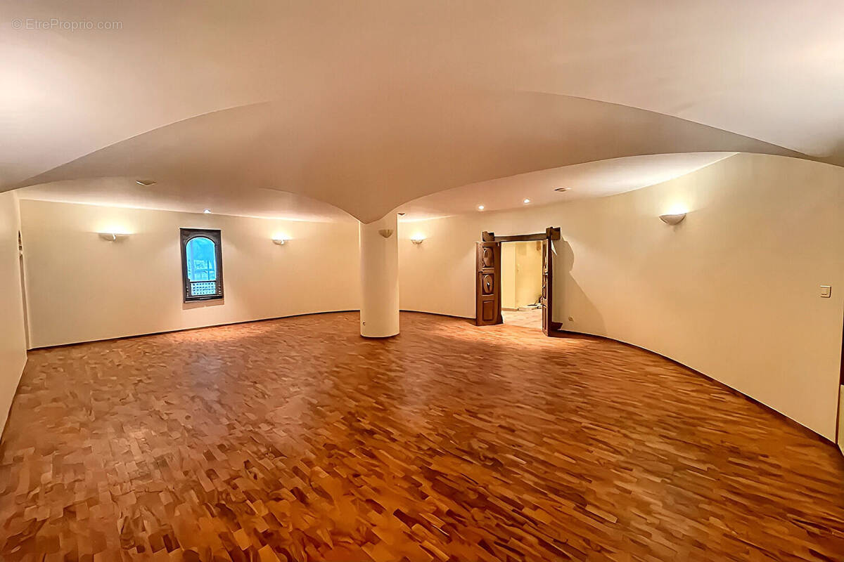 Commerce à IVRY-SUR-SEINE