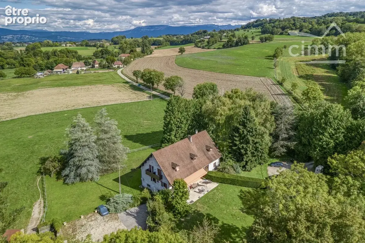 Propriété de charme 420m2 sur 1.6 ha de terrain dans un cadre champêtre sans voisinage - photo 1