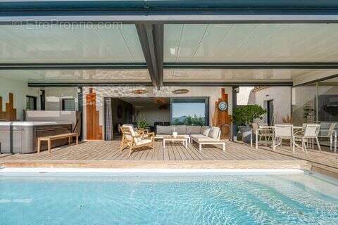 Maison à LA CADIERE-D'AZUR