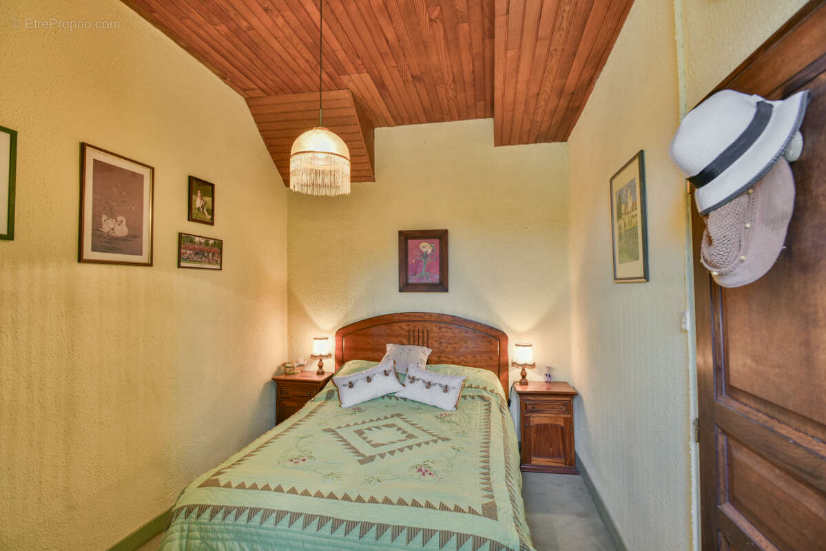 Maison à COUZE-ET-SAINT-FRONT