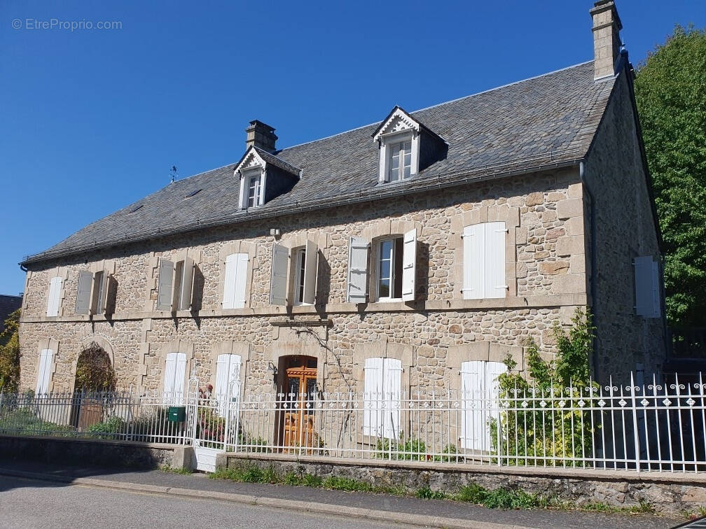 Maison à MARCILLAC-LA-CROISILLE