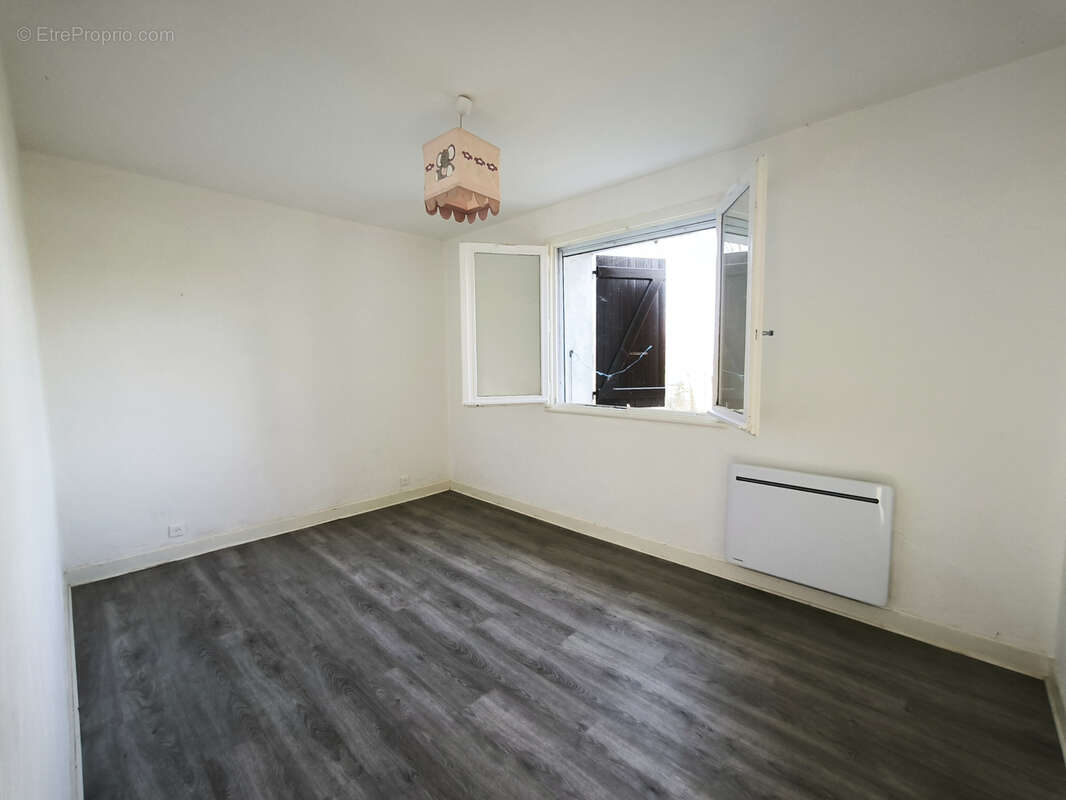 Appartement à VEAUCHE