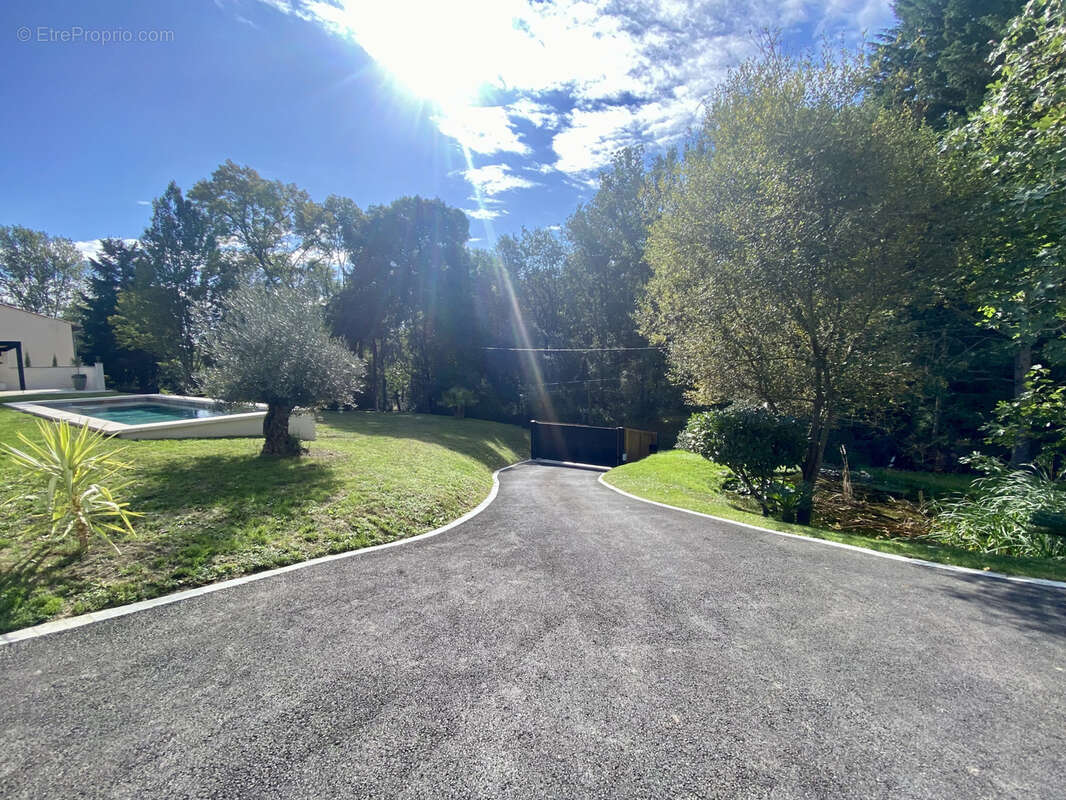 Maison à MONTAIGUT-SUR-SAVE