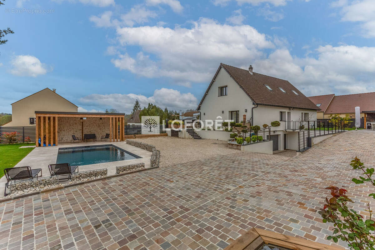 Maison à SAINT-MAURICE-MONTCOURONNE