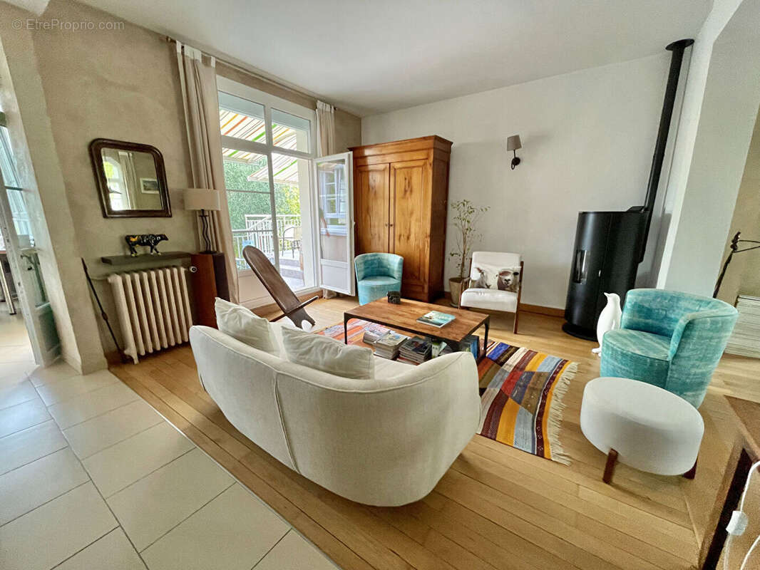 Maison à SAINT-CYR-SUR-LOIRE