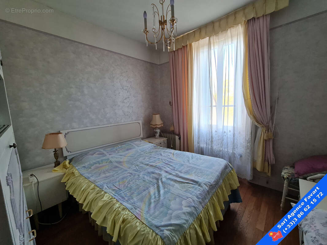 Maison à LAROCHE-SAINT-CYDROINE