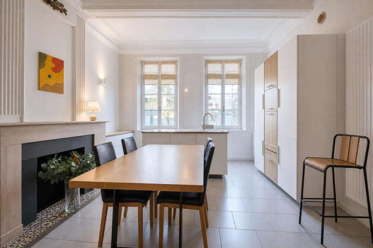 Maison bourgeoise de 321 m² à Vic-sur-Seille - photo 5