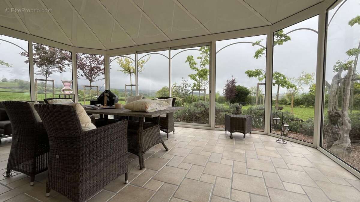 Maison à SAINT-HILAIRE-EN-MORVAN