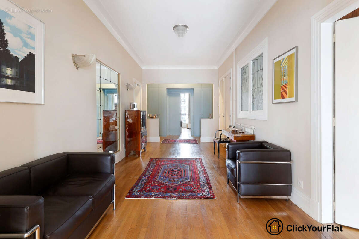 Appartement à PARIS-16E