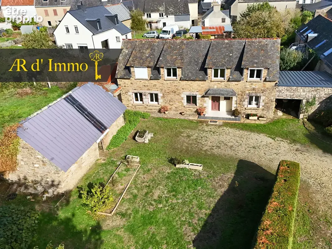 Maison en pierre avec dépendances - Terrain de 2 300 m² - photo 1