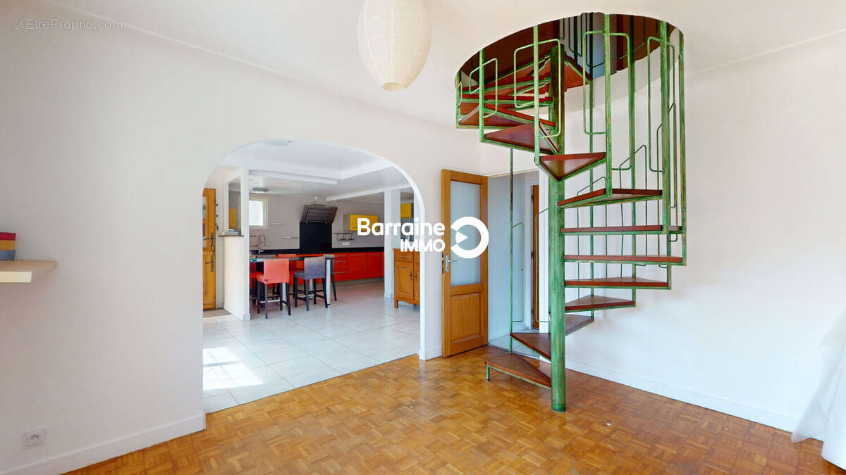 BARRAINE IMMO : A VENDRE - Maison familiale 7 pièces à Plouzané - photo 2