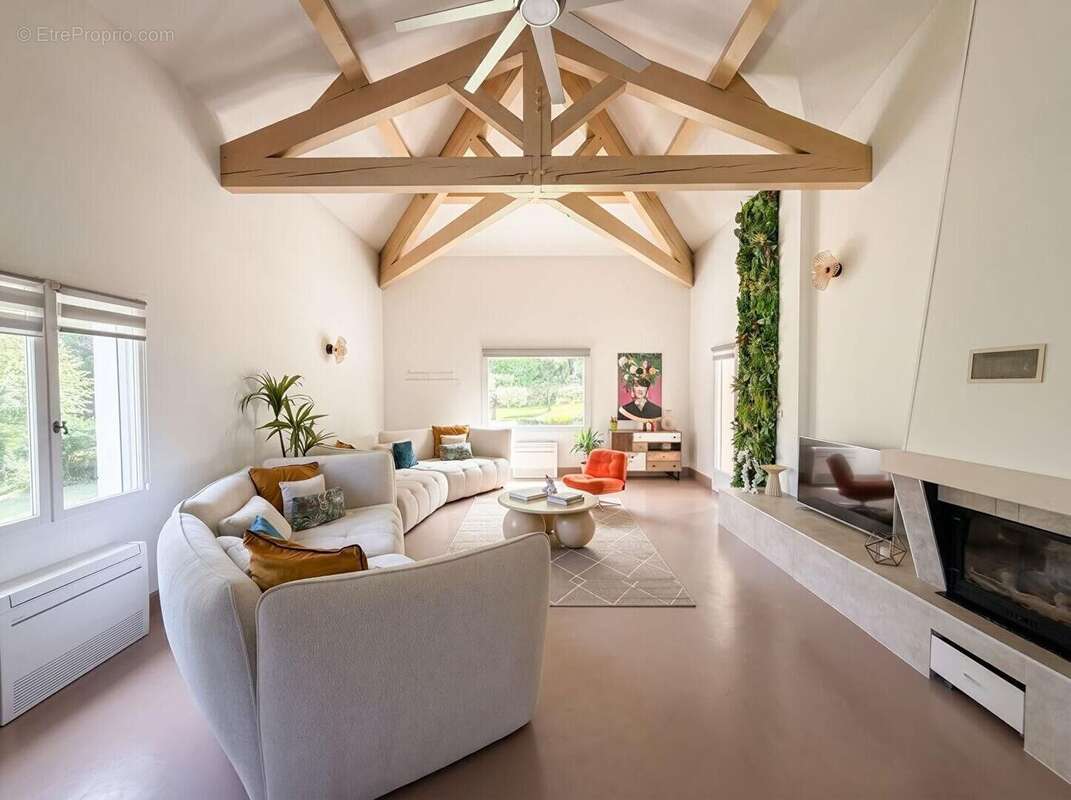 Maison à SIMIANE-COLLONGUE