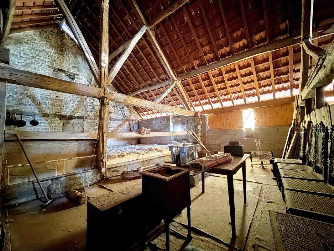 Maison avec grange et terrain constructible - photo 15