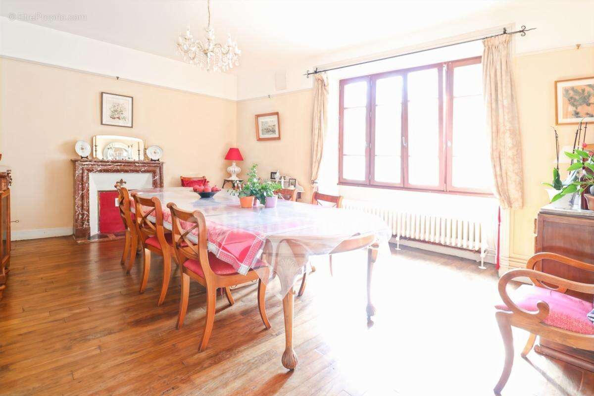 Maison de Charme et de Caractère de 353 m² - 9 Pièces - 6 Chambres sur parcelle de 662 m² - BELLAC 87300 - photo 10