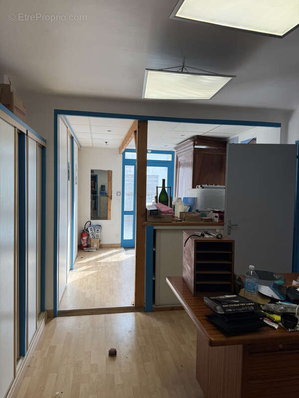 Commerce à SAINT-JEAN-D'ANGELY