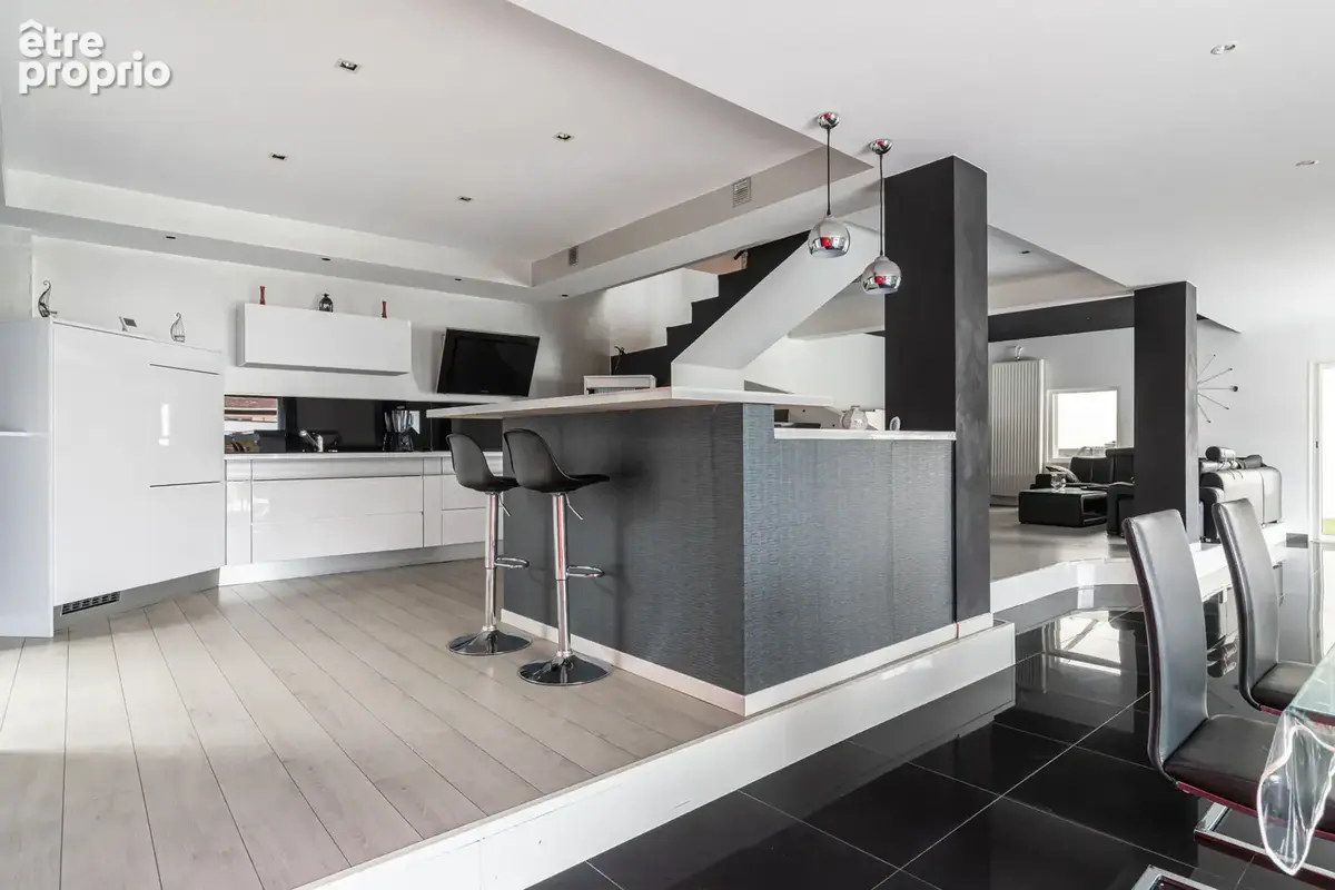 Maison de 212 m2 (intersection Rillieux/Caluire/Sathonay) avec Piscine - photo 10