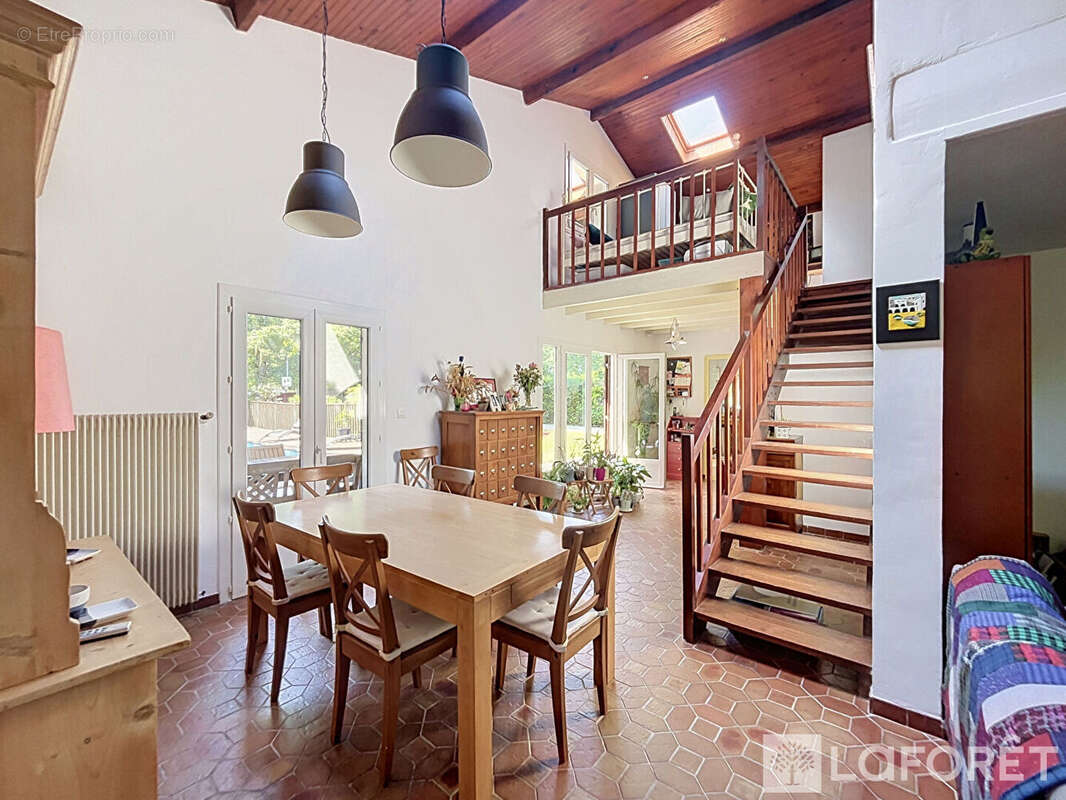 Maison Saint Jean D'Illac 6 pièces 163 m² - photo 2