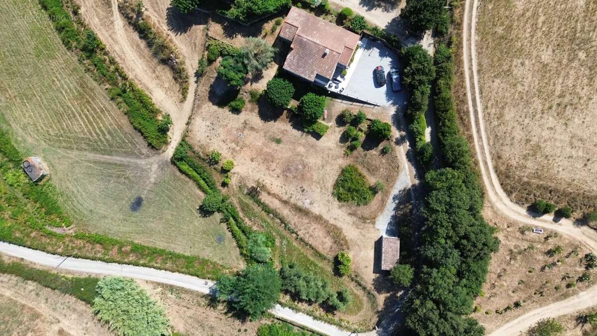 Villa T4 clé en main avec grand terrain, garage et forage - photo 8