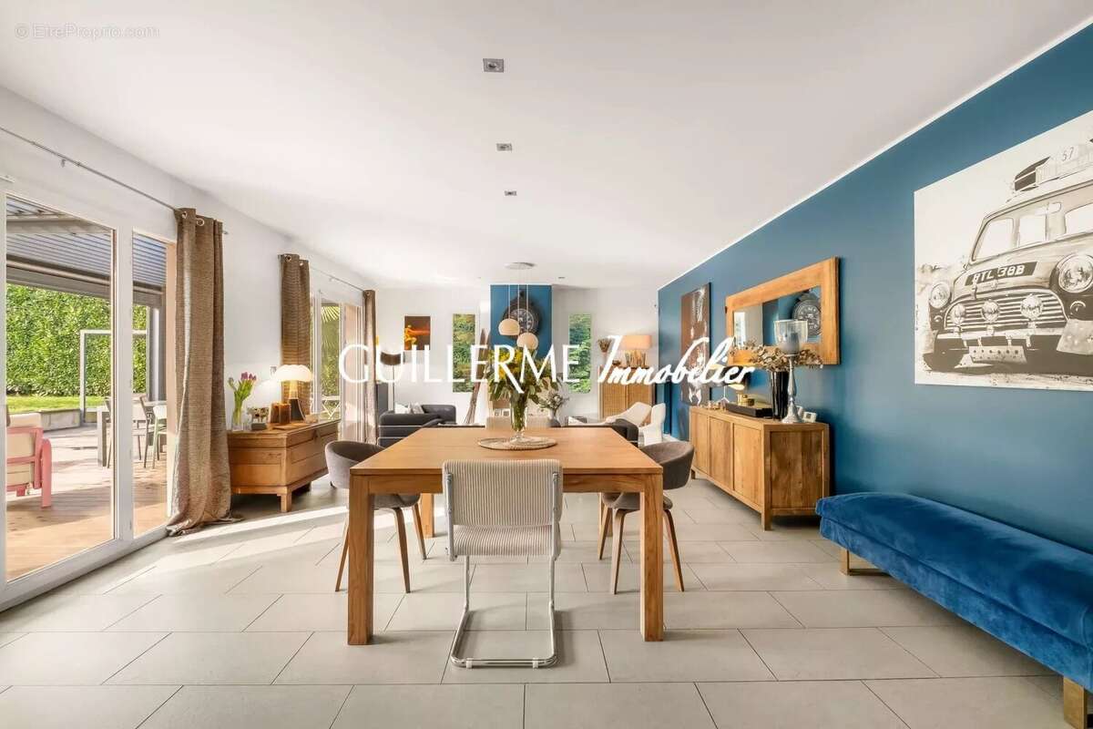 Maison à LA TOUR-DE-SALVAGNY