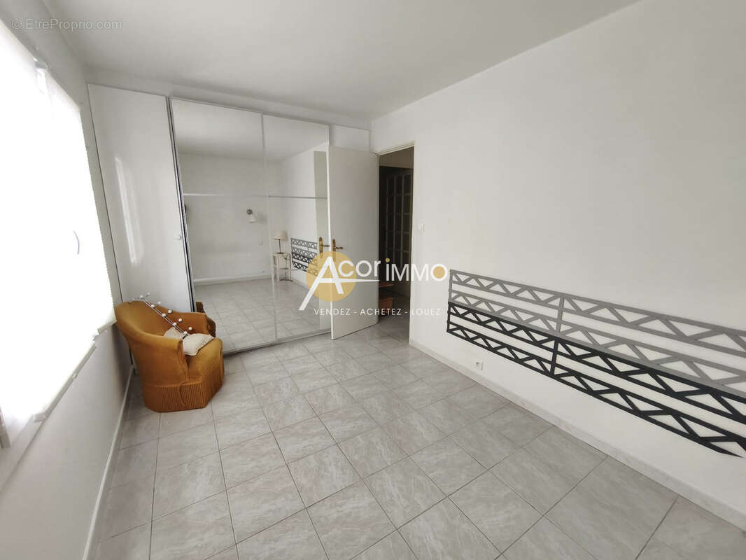 SIX FOURS LES PLAGES - T2 traversant proche centre ville - photo 9