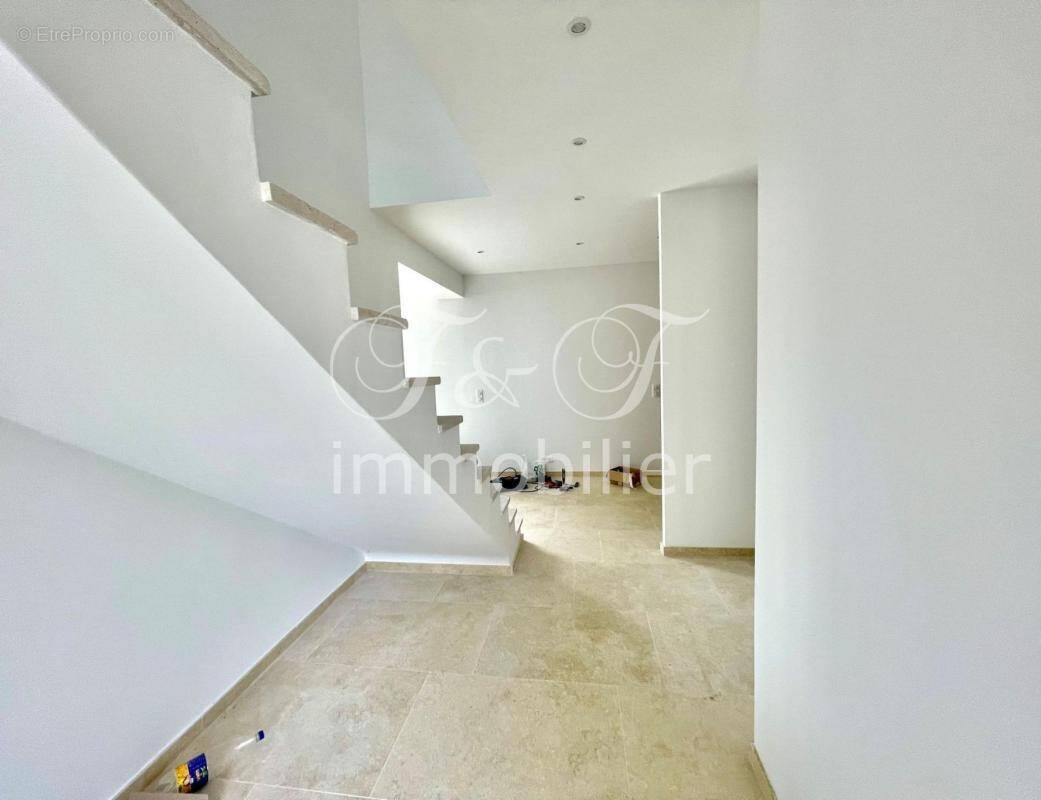 Maison à SAINT-SATURNIN-LES-APT