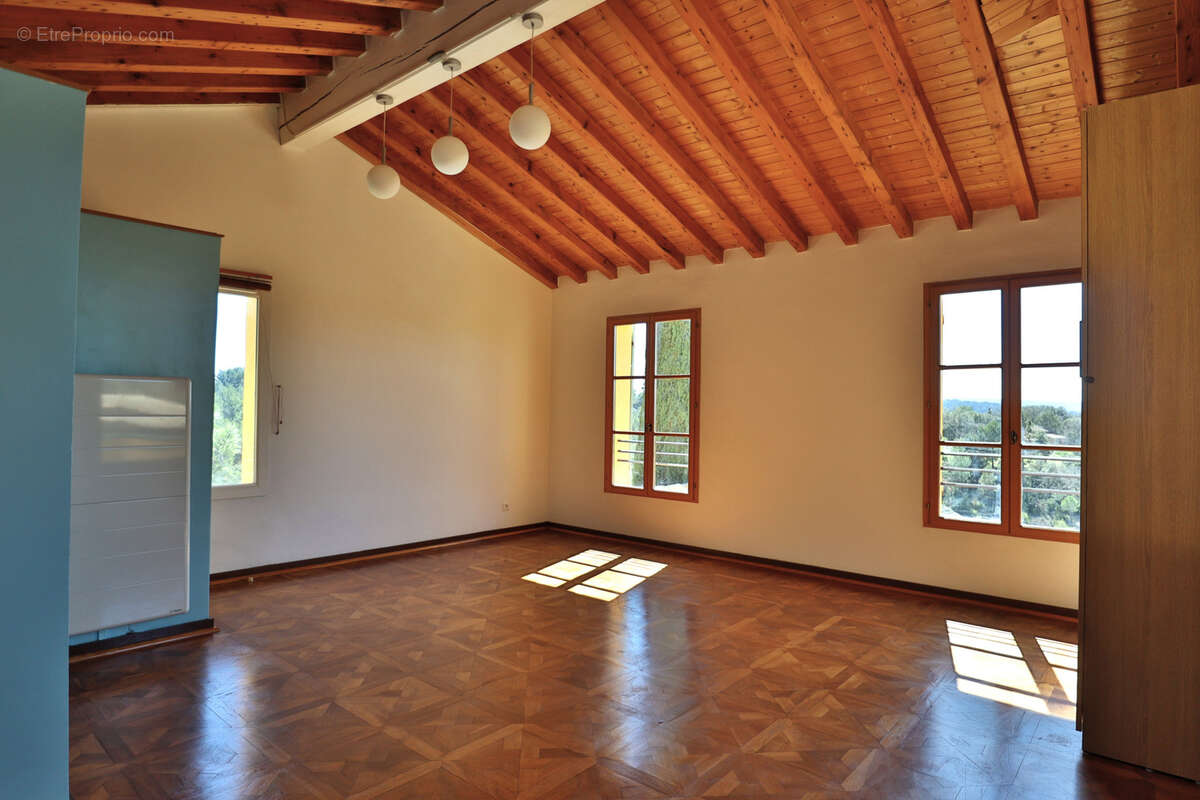 Maison à SAINT-SATURNIN-LES-APT