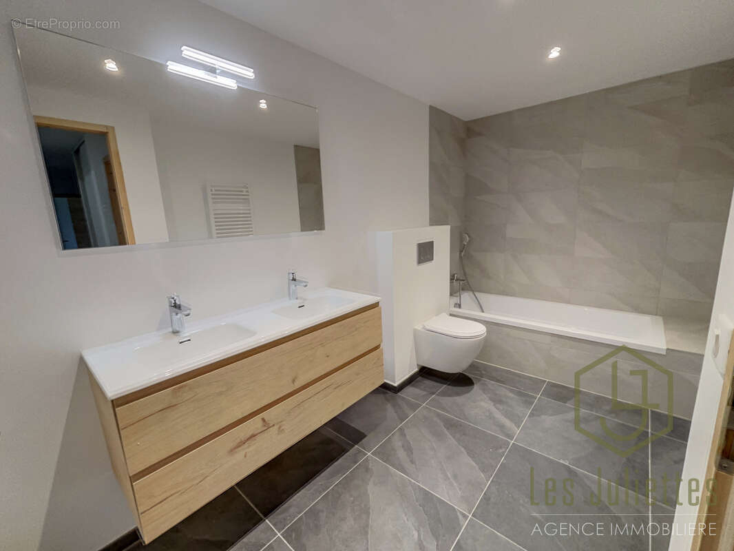 Appartement à ESSERT-ROMAND
