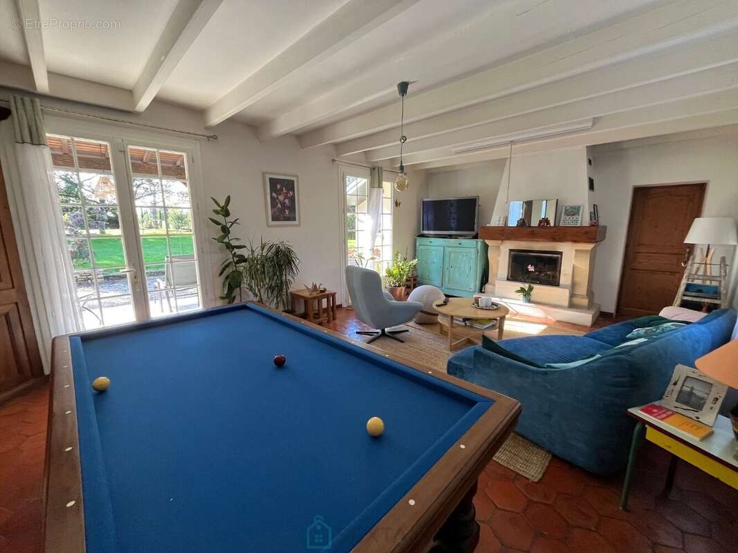 Maison en pierres, 4 chambres, 2 sde, garage, car-port, atelier, véranda, sur 4750 m2 clos. - photo 4