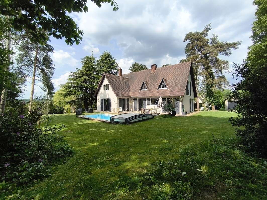 Maison à NESLES-LA-VALLEE