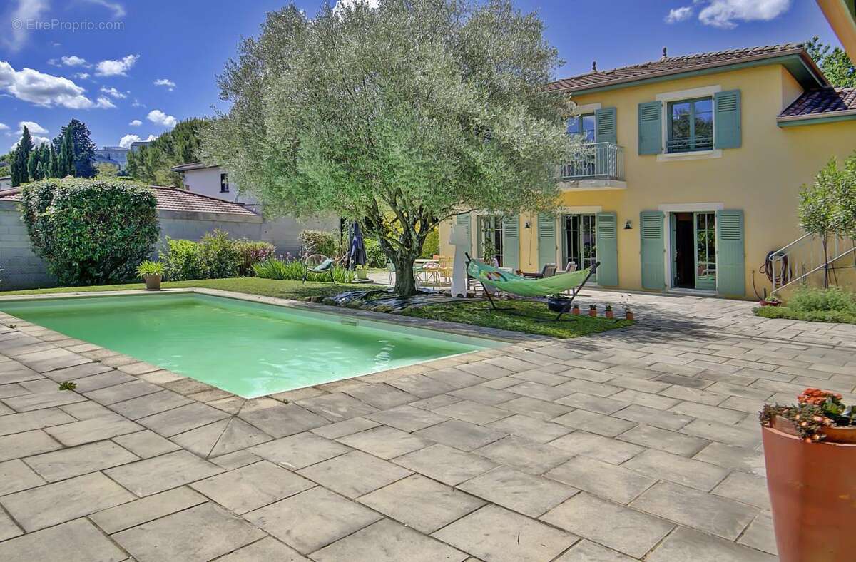 Maison familiale 5 chambres sur un magnifique terrain - photo 6