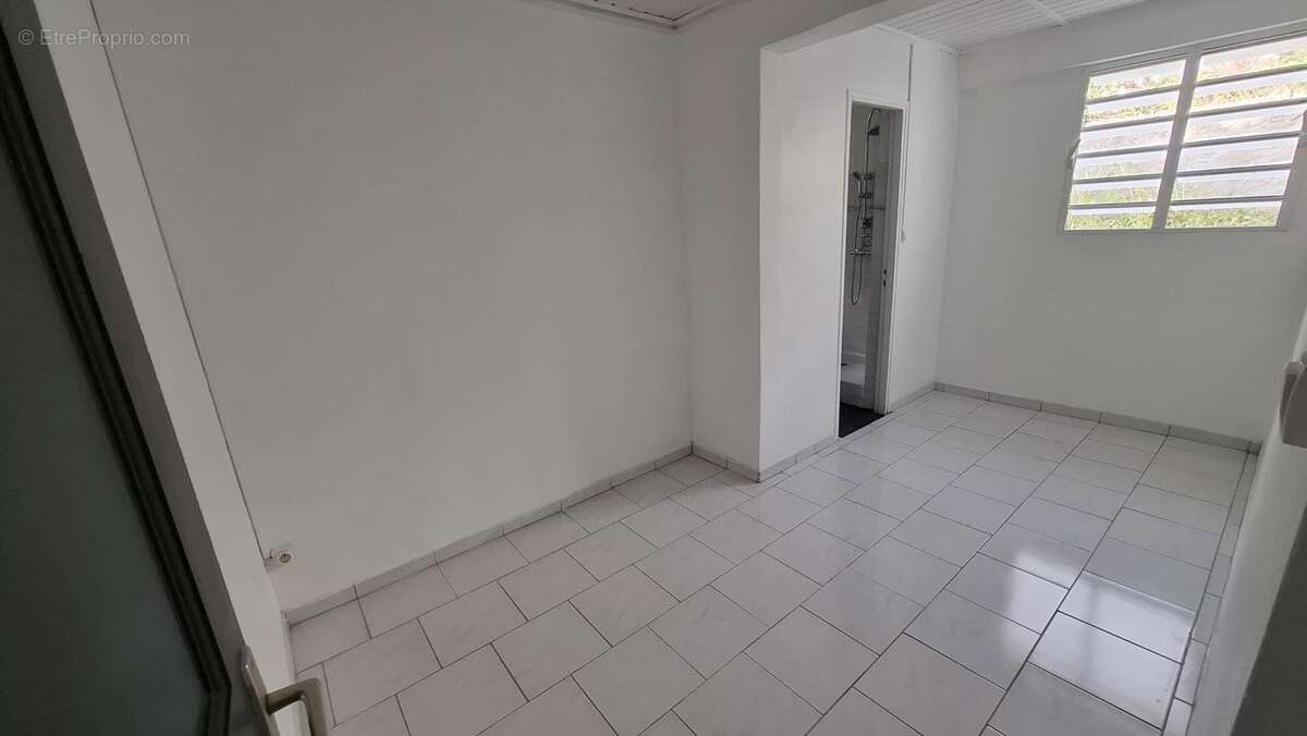 A VENDRE : maison (100 m²) à GOURBEYRE (97113) - photo 16