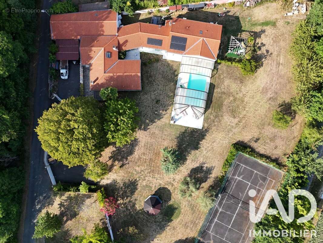 Maison 377 m² à Grezac  - photo 2