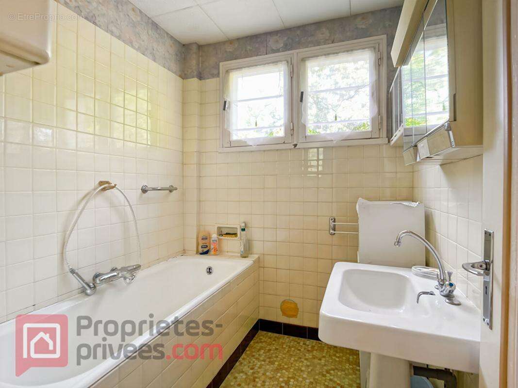 Maison à CHATEL-CENSOIR