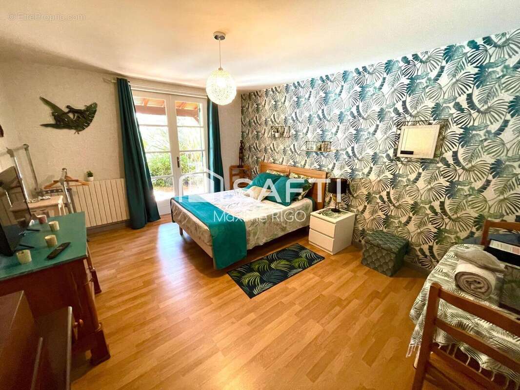 Maison 255 m² à Sainte-Bazeille  - photo 7