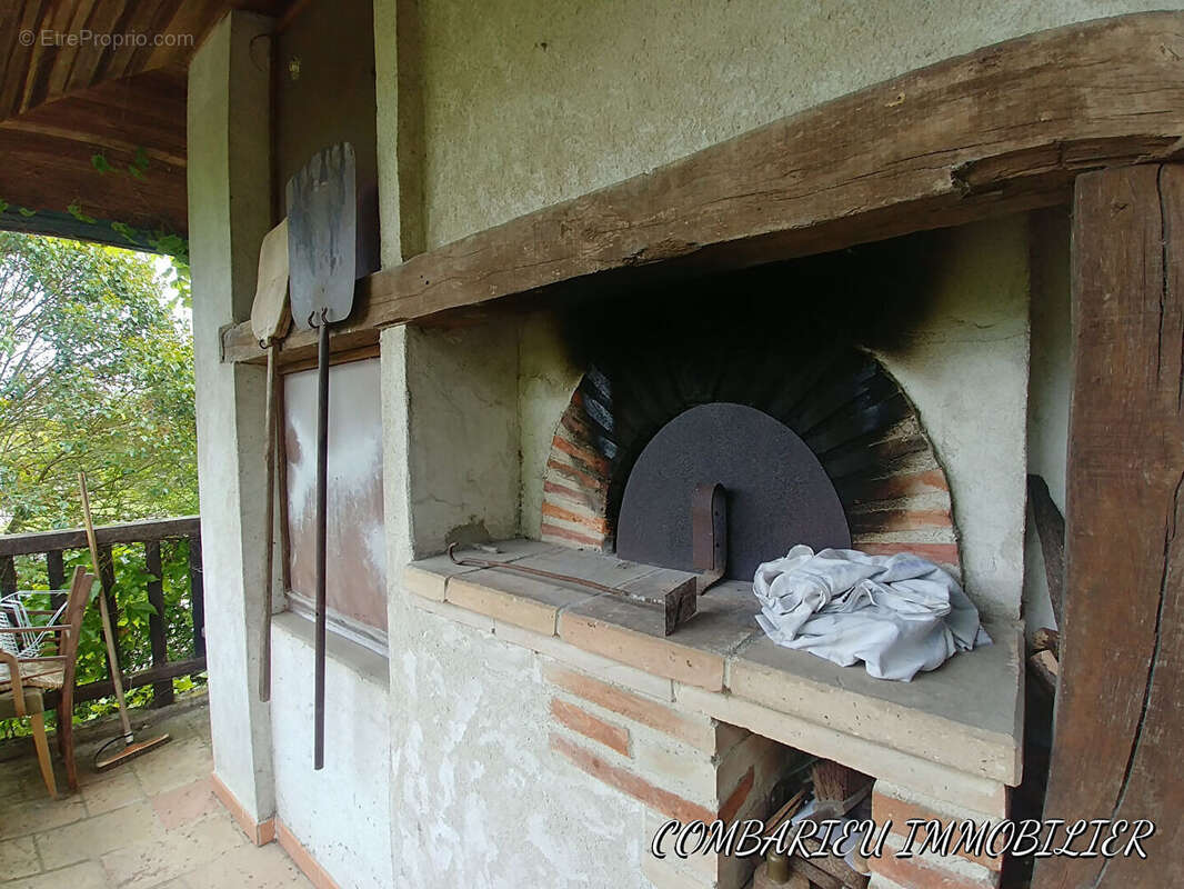 Maison Monteils, une partie du terrain en zone constructible. - photo 5