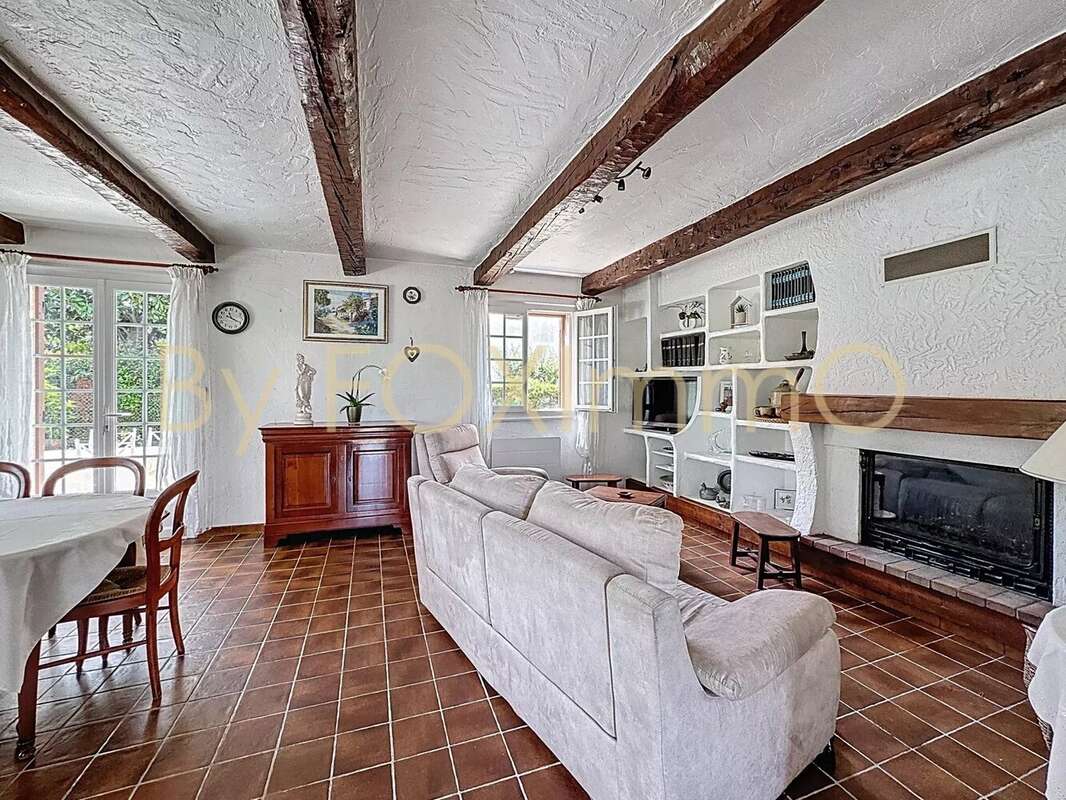 Antibes centre, au calme, maison 4 chambres , jardin, grand garage , parking privatif, expo sud - photo 4