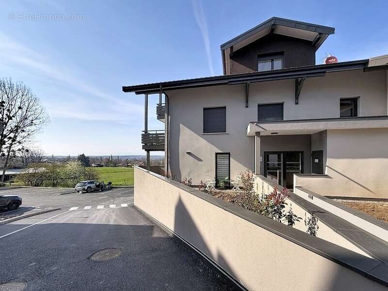 Appartement à BRENTHONNE
