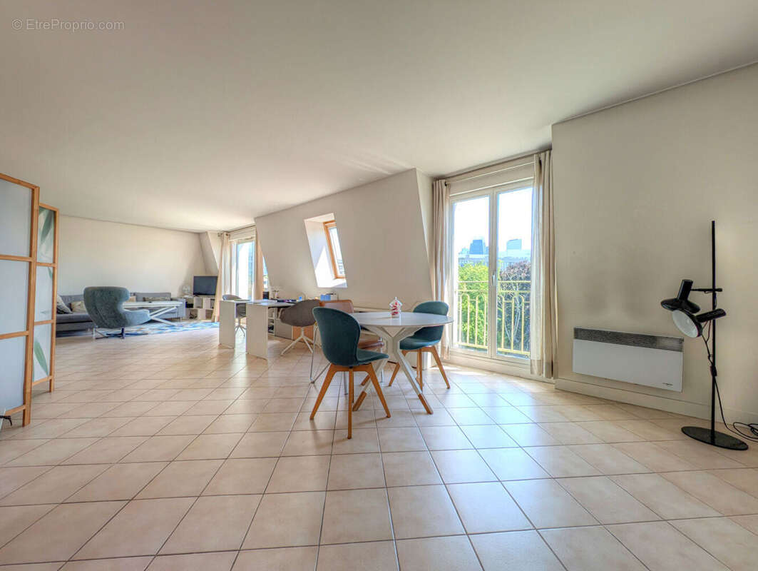 Appartement à LA GARENNE-COLOMBES