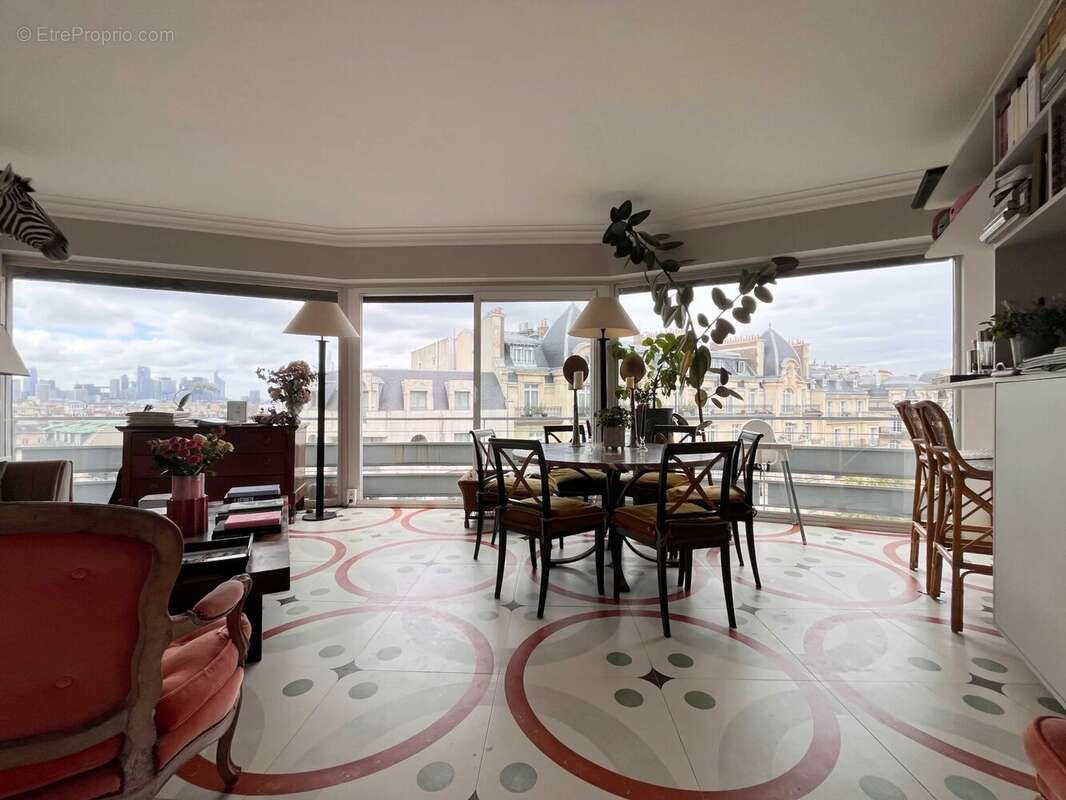 Appartement à PARIS-16E
