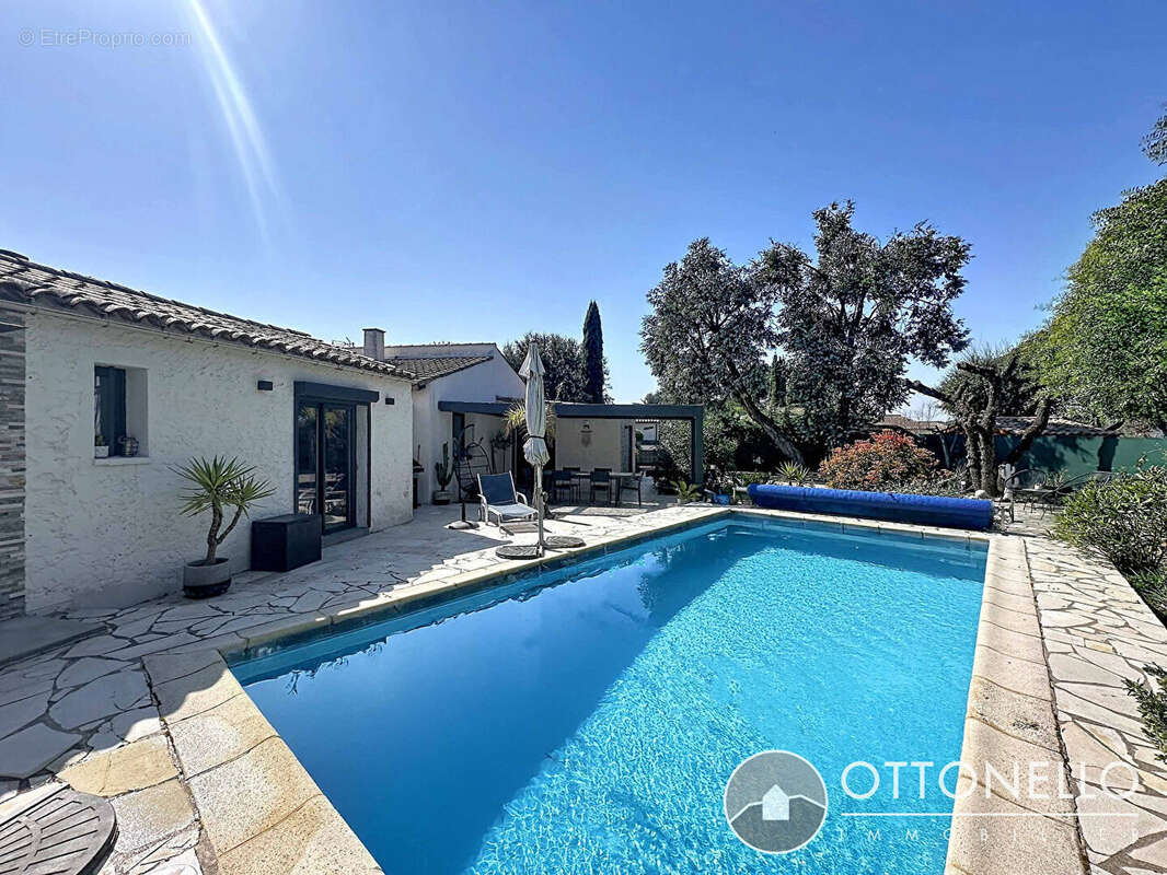 Maison à ROQUEBRUNE-SUR-ARGENS