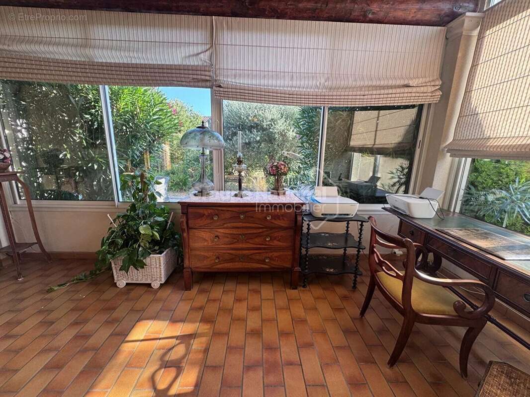 À vendre Châteaurenard Maison 4 chambres possible, jardin 600 m², spa, garage, quartier résidentiel - photo 13