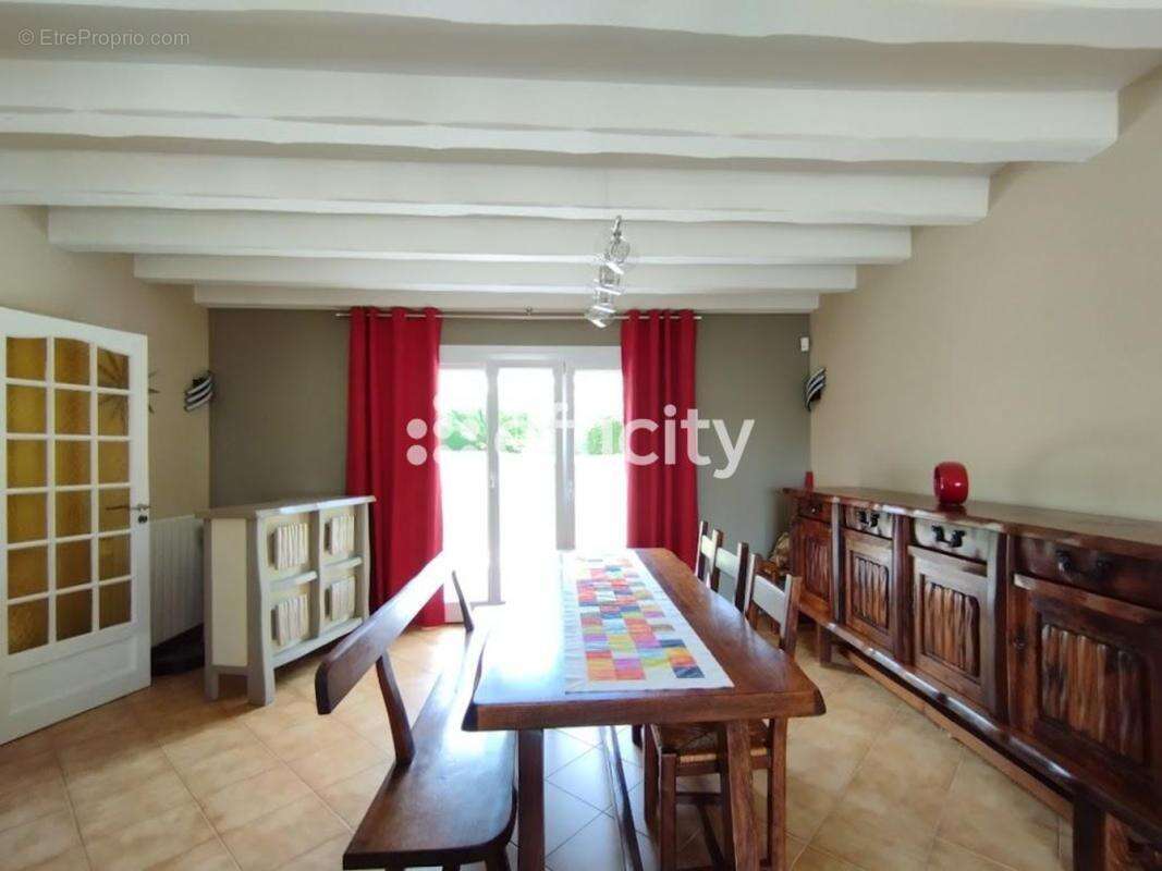 Maison à SAINT-ARNOULT-EN-YVELINES