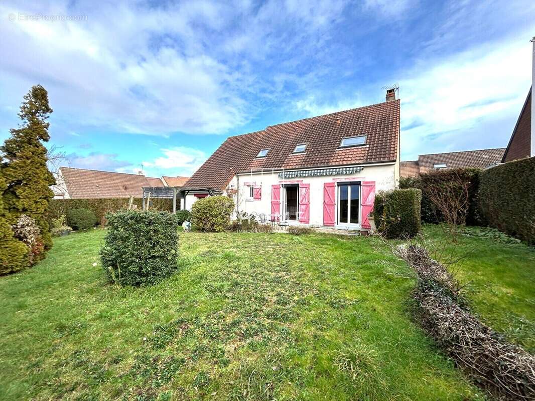 Maison à CHAUFOUR-NOTRE-DAME