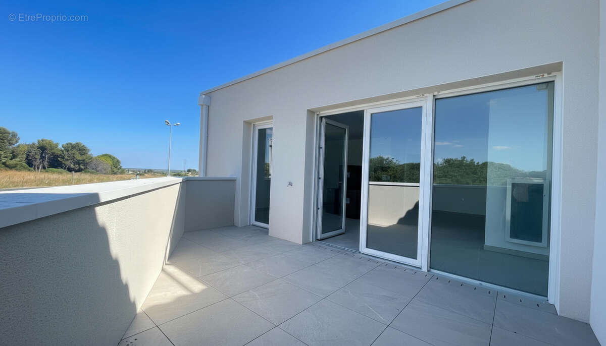 Appartement à VIC-LA-GARDIOLE