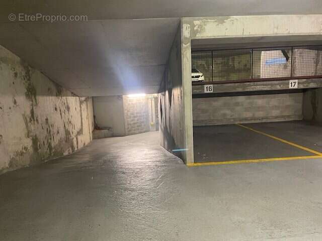 Parking à PARIS-13E