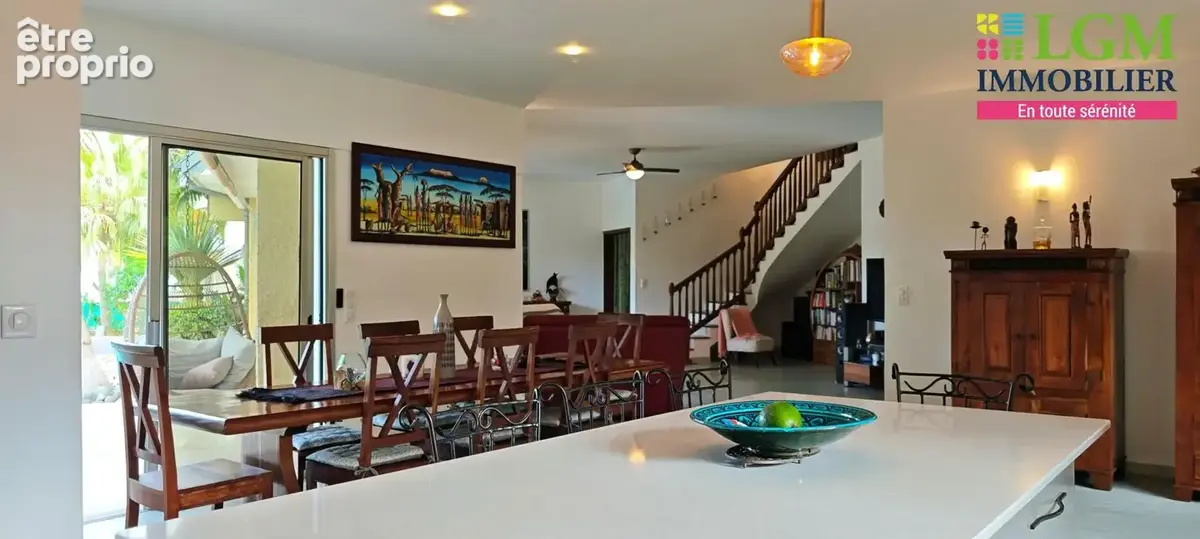 Grande villa avec piscine sur magnifique terrain paysager à l'entrée de St-Gilles les hauts - photo 2