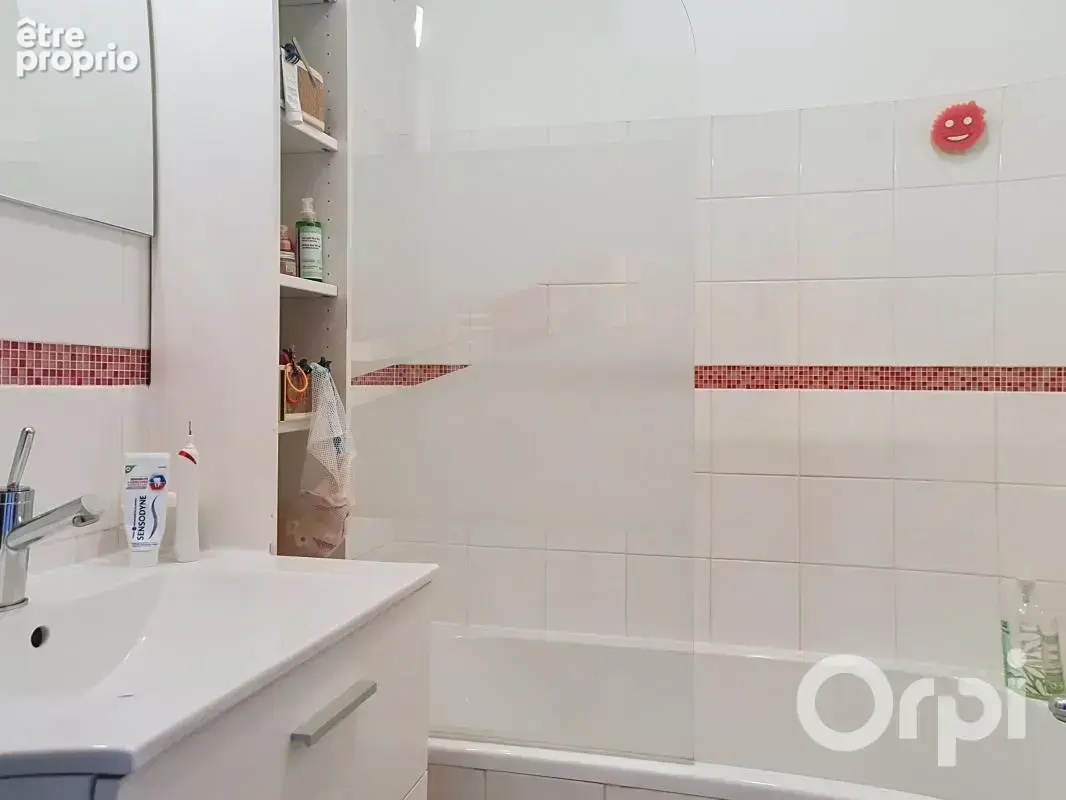 À Vendre Toulon Ouest Bon Rencontre,  Appartement T3 rénové en dernier étage avec un parking privatif - photo 4