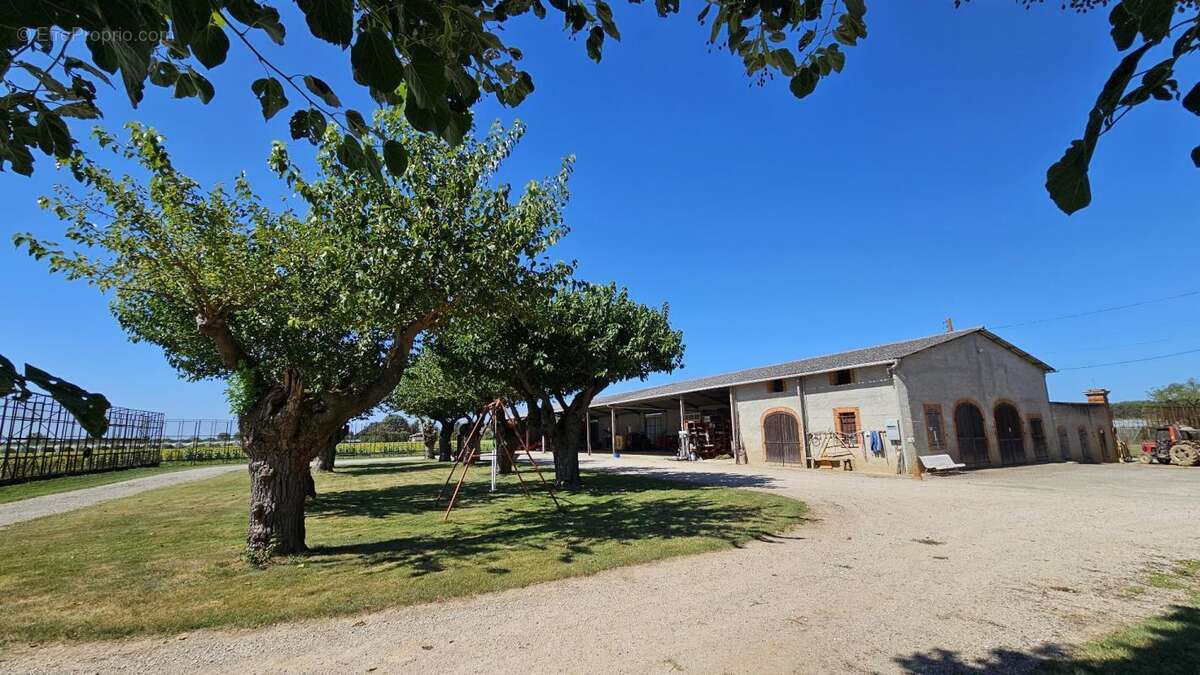 Maison à NEGREPELISSE