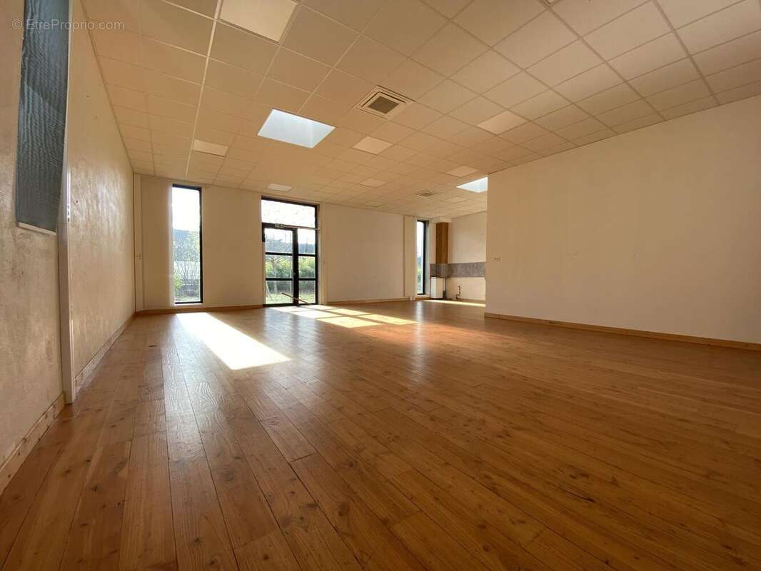 Photo 7 - Commerce à LA FOUILLOUSE