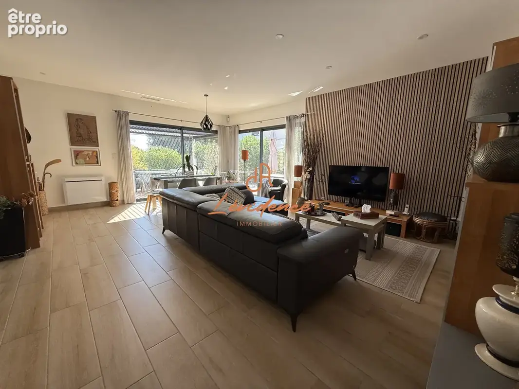 Une maison contemporaine dans le village de Montboucher - photo 4